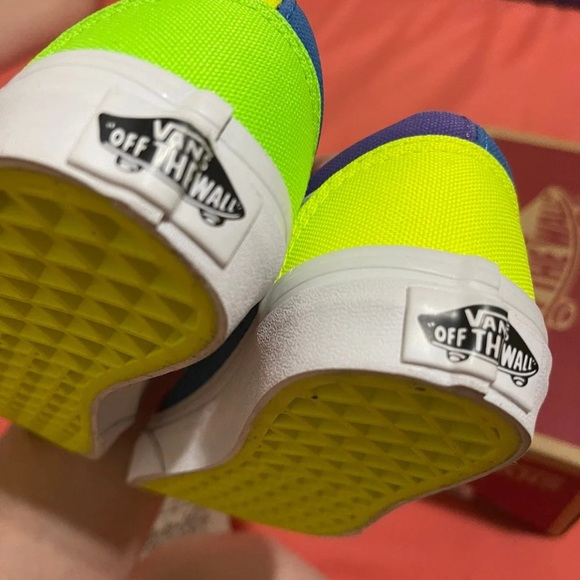 Vans - Picture 3 of 4